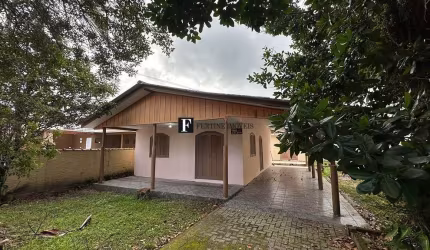 Casa com edicula e espaço de terreno no Marissol