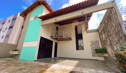 LINDA CASA COM 4 QUARTOS , SENDO 2 SUÍTES E CLOSET