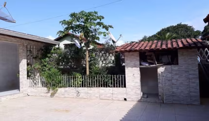Casa para Venda em Peruíbe, Guaraú, 2 dormitórios, 1 banheiro, 8 vagas