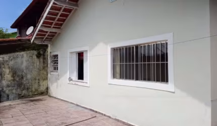 Casa para Venda em Itanhaém, Ivoty, 2 dormitórios, 2 suítes, 1 banheiro, 2 vagas