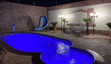 Casa para Venda em Mongaguá, Vera Cruz, 4 dormitórios, 3 suítes, 3 banheiros, 10 vagas