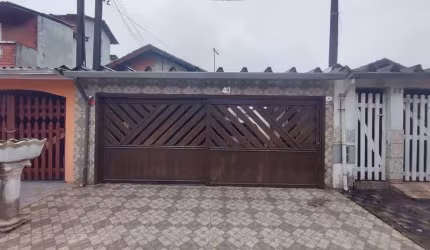 Casa para Venda em Mongaguá, Nossa Senhora de Fatima, 4 dormitórios, 2 suítes, 2 banheiros, 4 vagas