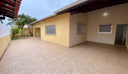 Casa para Venda em Itanhaém, Centro, 2 dormitórios, 1 suíte, 1 banheiro, 4 vagas