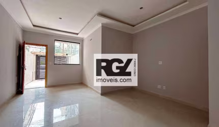 Na quadra da praia! Casa nova com 03 suítes, churrasqueira e ôfuro. Boqueirão, Santos