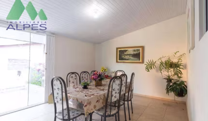 CASA DE FRENTE PARA RUA PINHEIRINHO