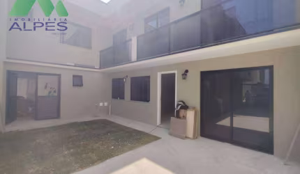 Sobrado com 3 dormitórios à venda, 122 m² por R$ 669.900,00 - Xaxim - Curitiba/PR