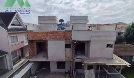 Sobrado com amplo terreno e 3 dormitórios à venda, 107 m² por R$ 729.000 - Xaxim - Curitiba/PR