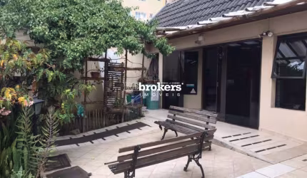 Casa Sobrado Comercial, com 6 Vagas, a Venda no Bairro Água Verde, em Curitiba REbrokers