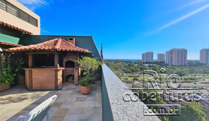 Cobertura à venda na Barra. Vista panorâmica. 5 Quartos