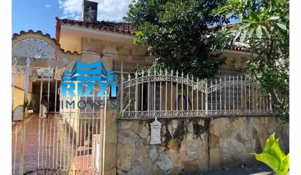 Casa Linear - Beira de Rua - Com excelente Potencial no Bairro do Anil/Jacarepaguá