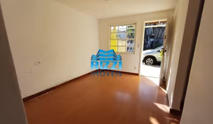 Excelente Casa Linear com 03 Quartos - Condomínio Quinta do Anil