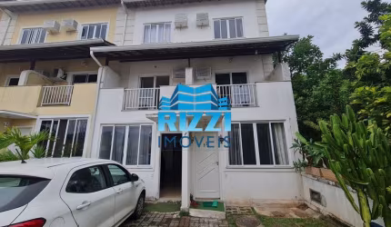 Maravilhosa Casa Triplex em condomínio fechado na Estrada do Cafundá/Taquara