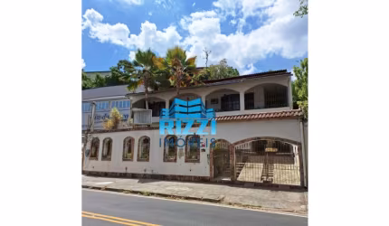 Excelente Casa Duplex localizada na Rua Comendador Siqueira
