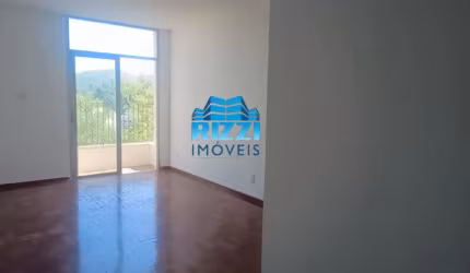 Ótimo Apartamento com 02 Quartos à venda na Av. Geremário Dantas