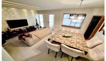 Maravilhosa Casa Duplex no Condomínio Vale Suíço/Freguesia