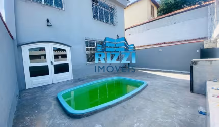 Locação! Excelente casa com 03 Quartos em Condomínio Fechado