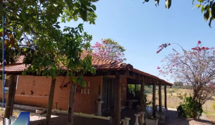 Sitio com 2 casas construídas, 3 alqueires á venda em Cajuru