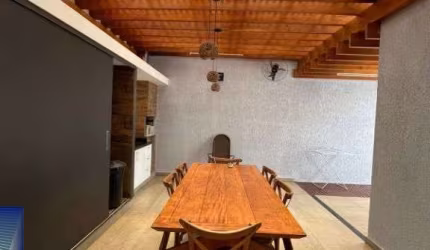 Casa de condomínio com 3 quartos á venda, 200m² - Villas Mabel