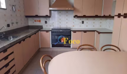 Casa com 3 dormitórios à venda, 220 m² por R$ 750.000,00 - Centro - Itatiba/SP
