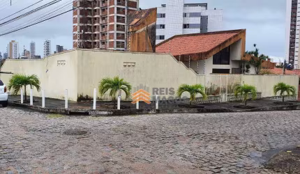 Casa com 3 dormitórios à venda, 211 m² por R$ 690.000,00 - Candelária - Natal/RN