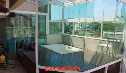Cobertura com 3 quartos e 2 vagas à venda no Juvevê