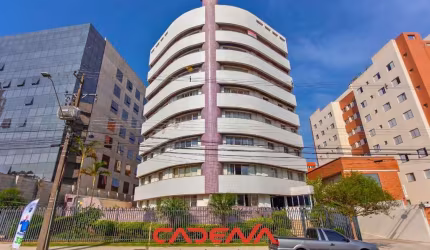 Cobertura com 3 quartos, 1 suíte e 2 vagas à venda no Centro Cívico