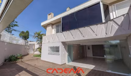 Casa com 3 quartos e 2 vagas à venda no Ahu