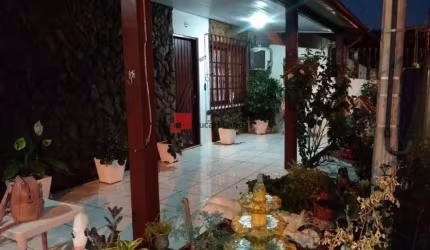Casa com 2 quartos à venda no Harmonia, Canoas , 240 m2 por R$ 450.000