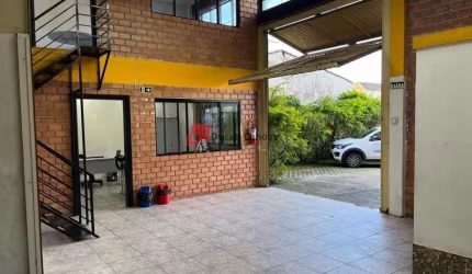 Pavilhão à venda 324 m²