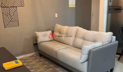 Apartamento térreo semimobiliado, com 02 dormitórios.