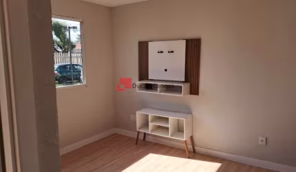 apartamento térreo com 02 dormitórios, todo reformado.