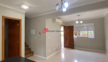 Casa em condomínio com 03 dormitórios