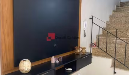 Sobrado em condomínio com 02 dormitórios