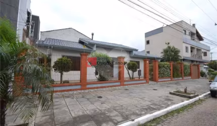 Casa térrea semimobiliada em Niterói