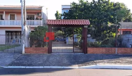 Casa à venda c/ 4 Quartos, 2 Banheiros, Espaço Gourmet, Útil