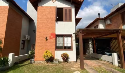 Linda casa 03 dormitórios em condomínio