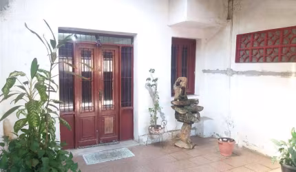 Excelente sobrado com 03 quartos e pequeno quintal
