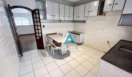 Sobrado, 226 m² - venda por R$ 880.000,00 ou aluguel por R$ 4.950,00/mês - Parque Jaçatuba - Santo André/SP
