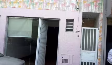 Casa Comercial para Locação em Taubaté, Centro, 2 dormitórios, 1 banheiro