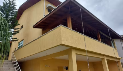 Casa para Venda em Taubaté, Campos Elíseos, 3 dormitórios, 1 suíte, 3 banheiros, 4 vagas