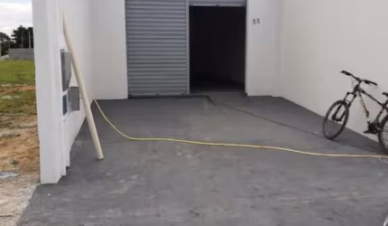 Casa Comercial para Venda em Pindamonhangaba, Conjunto Habitacional Terra dos Ipês I (Norte), 2 banheiros, 2 vagas