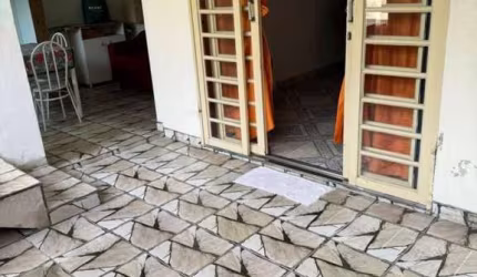 Casa para Venda em Taubaté, Jardim Sandra Maria, 3 dormitórios, 1 banheiro, 2 vagas