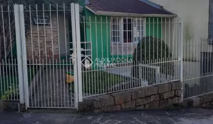Casa com 3 quartos à venda na Rua General Telino Chagastelles, 640, Parque Santa Fé, Porto Alegre, 140 m2 por R$ 489.000