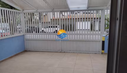 Casa térrea a venda em Santos, 2 dormitórios no Embaré