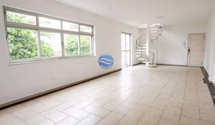 Apartamento duplex a venda no Embaré, próximo da praia.