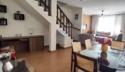 Sobrado à Venda com 3 quartos, no bairro Embaré em Santos