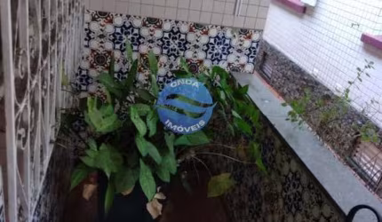 Apartamento térreo a venda em Santos no Boqueirão