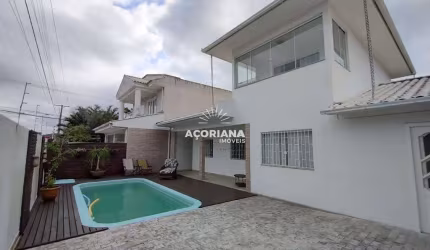 Casa com 4 dormitórios , 130 m² a cinco minutos da Praia - Campeche - Florianópolis/SC