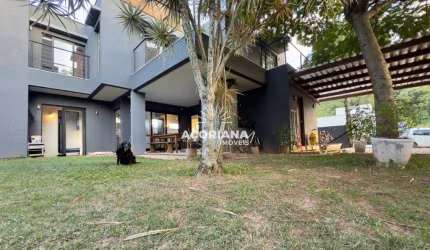 Linda casa com 4 Dormitórios no Rio Tavares!