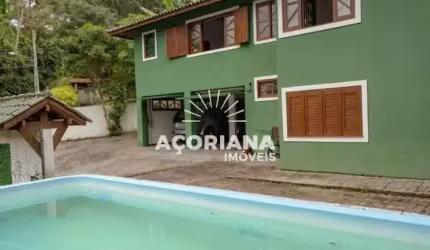 Casa a venda em meio a natureza